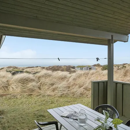 Feriehus Cozy In With House Sea View